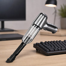 AeroForce junto a un teclado mecanico en un escritorio